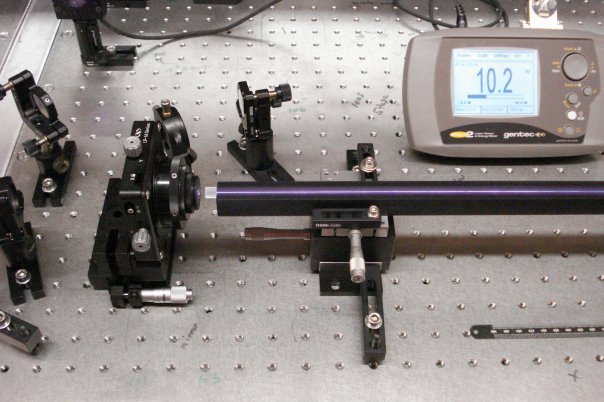 Photonic crystal fibre laser amplifier glowing at high power