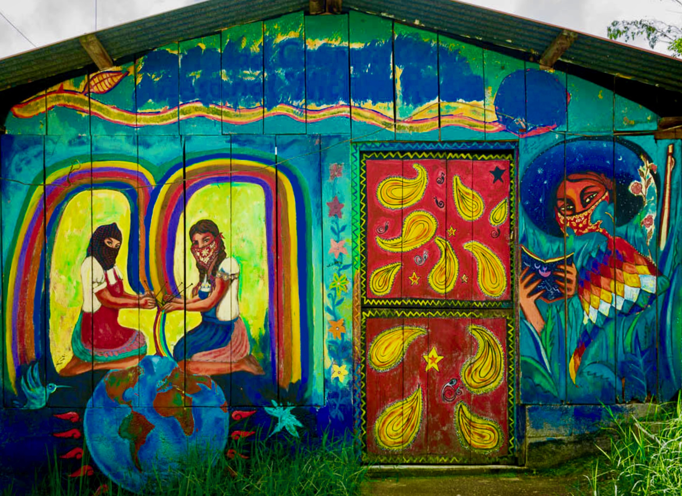 'Un Mundo Donde Quepan Muchos Mundos' and 'Preguntando Caminamos' (mural, Zapatista territory)